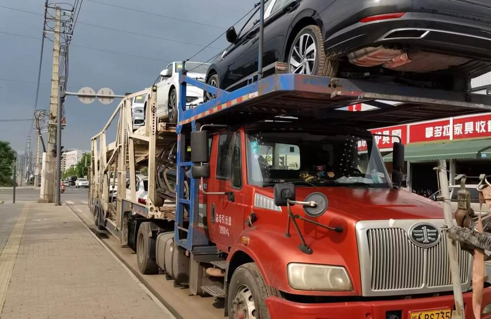 托运车拉小汽车，了解这些技巧让你的托运更省心